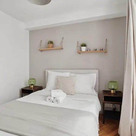 Louvre & Place Vendome - Cityapartmentstay